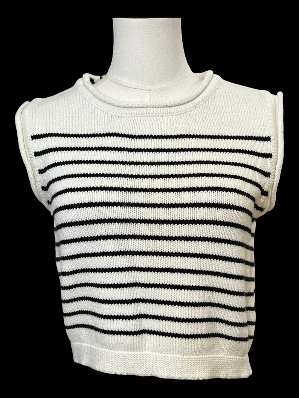 EUC Moon & Madison Striped Sleeveless Cropped Sweater | Size Medium